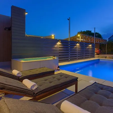 Dora וילה Bajcici