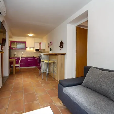 וילה Dora Bajcici